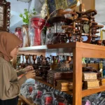 Bikin Souvenir Khas Sampit: Bisnis Kecil, Omzet Besar