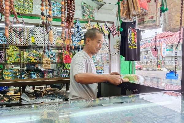 Kerajinan Tangan Khas Sampit: Peluang Bisnis Bernilai Budaya